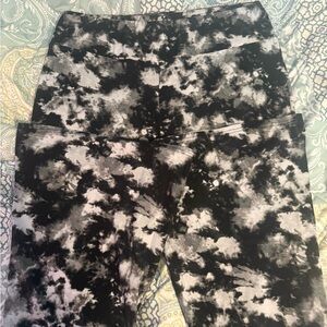 Black and White Tie-Dye Leggings